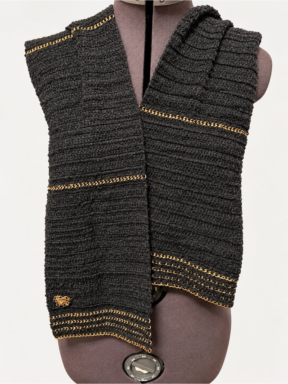 Betsey Johnson Gray Knit Scarf Gold Chain Heart Logo Punk Glam Y2K